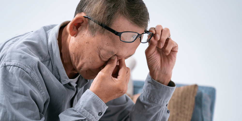 目がかすむ60代男性