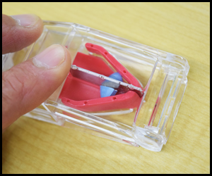 Step.6 蓋を閉じて薬剤を切断する