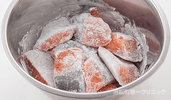 鮭と玉ねぎの黒酢南蛮漬け 男性のための精の付く料理レシピ集 浜松町第一クリニック