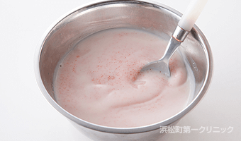 明太子の薄皮をむく