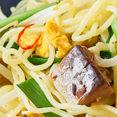 さば缶とニラのエスニック焼きそば｜エスニック